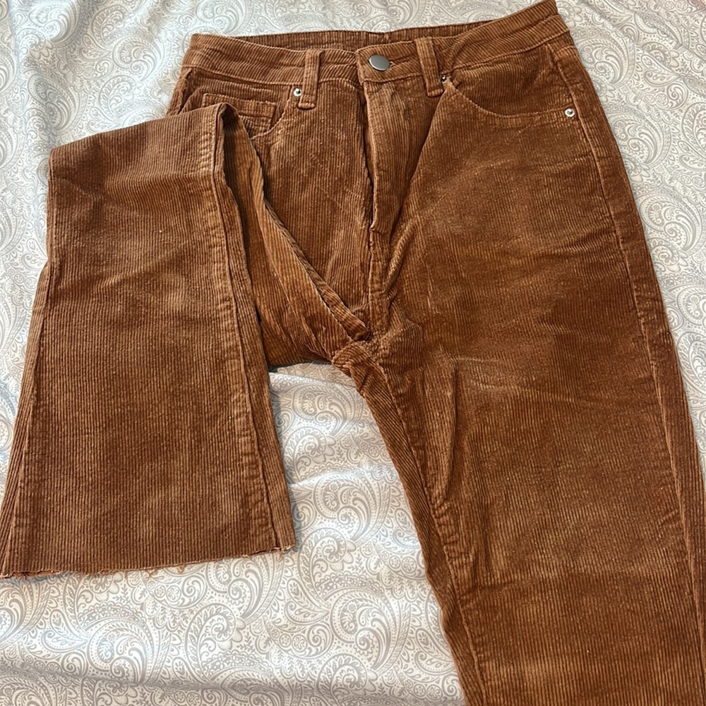 Brown corduroy pants. Fit and flare.